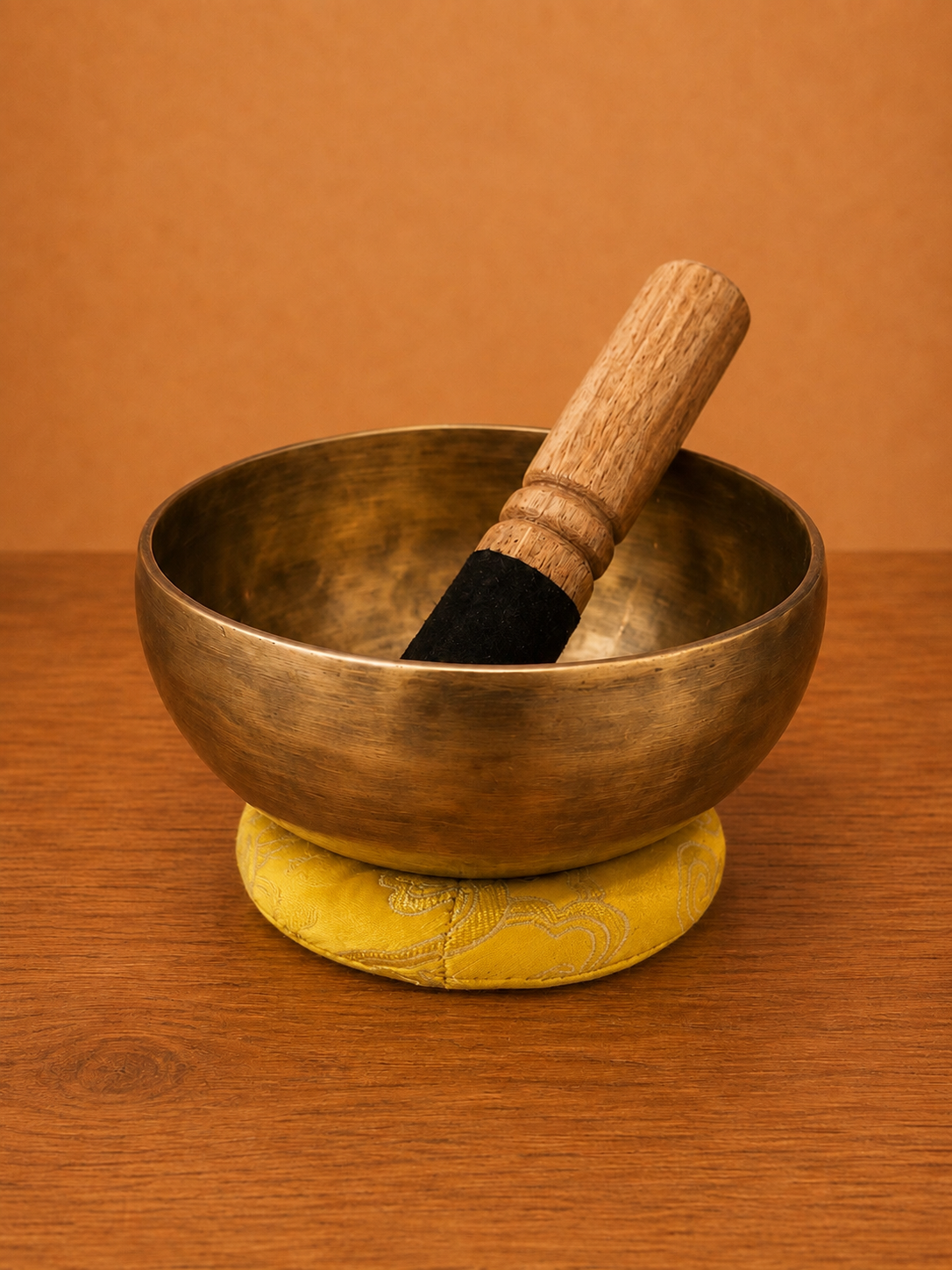 Campana Tibetana Artigianale con Batacchio e Cuscino Giallo 10 cm